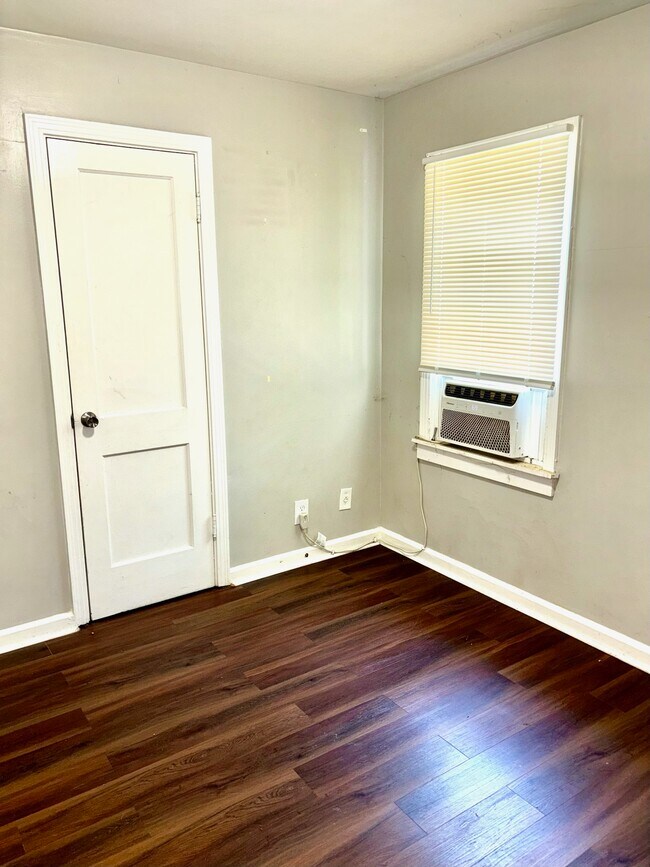 Building Photo - 3802 Parthenia Ave