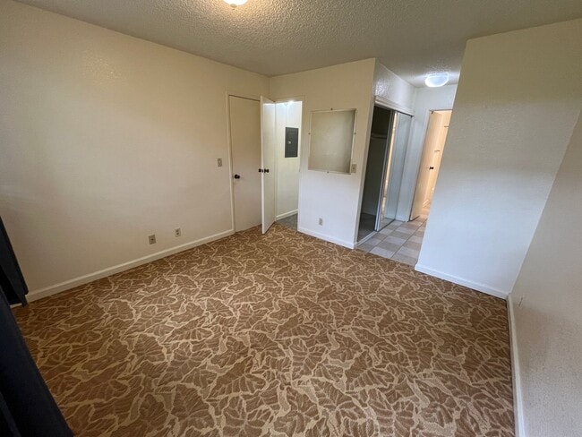 Building Photo - Mililani Terrace - 1 bedroom, AC, Ground Floor end unit with 1 parking