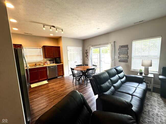 Building Photo - 914 Baden Manor Dr