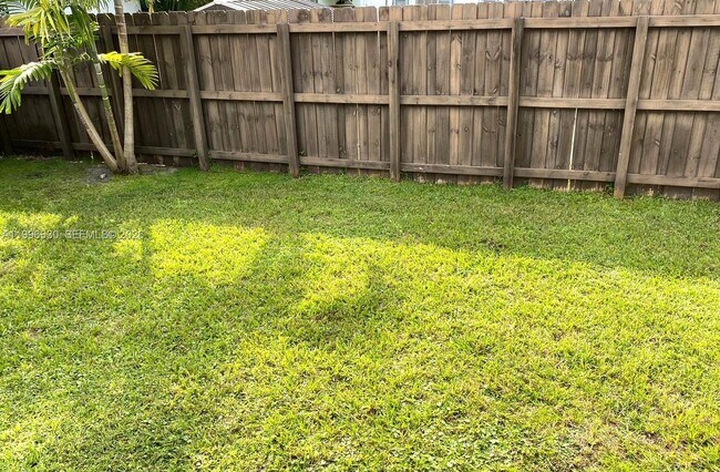 Building Photo - 922 NE 108th St