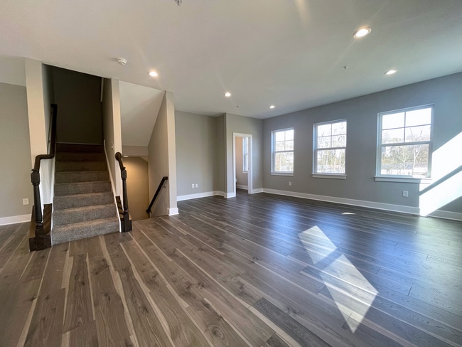 Building Photo - Beautiful 3 Bedroom Townhome in Delmont, P...