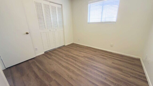 Building Photo - "Spacious 4-Bedroom Oasis in Phoenix with 2 Full Baths - 1,670 Sq Ft of Comfort!"