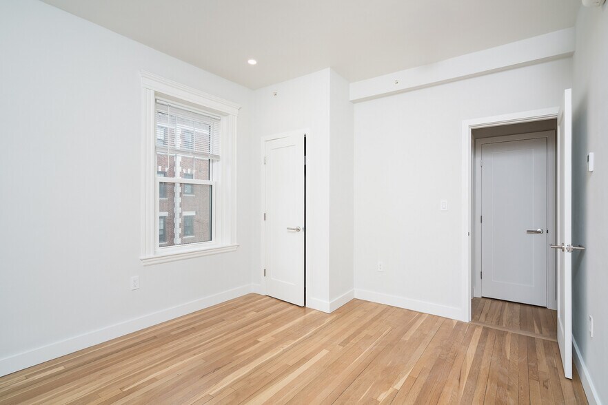 Building Photo - 18 Forest St