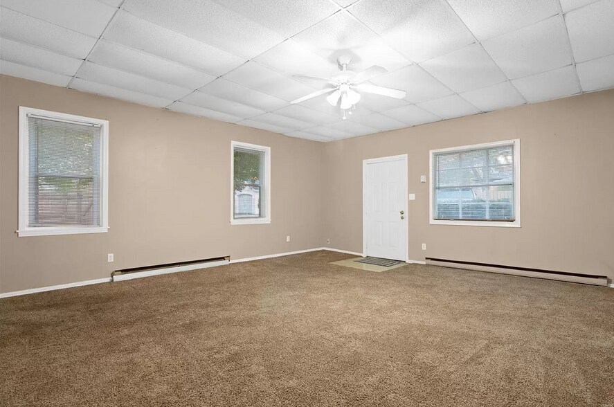 Building Photo - 818 Randle St