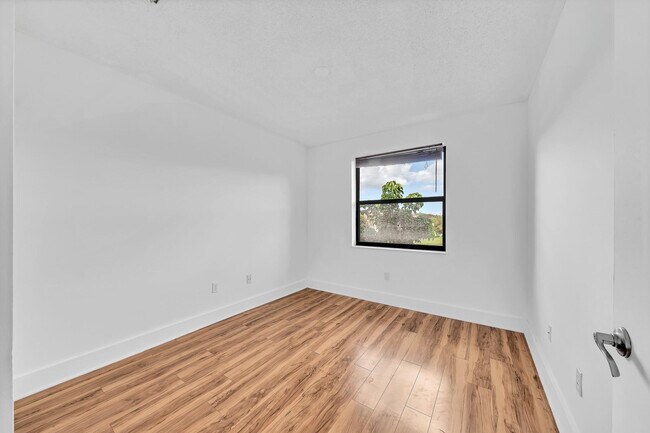 Building Photo - 4111 Coral Tree Cir