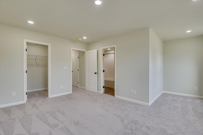 Building Photo - 889 Felix Wy