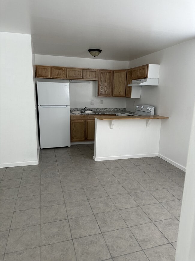 Building Photo - 182 E Market St