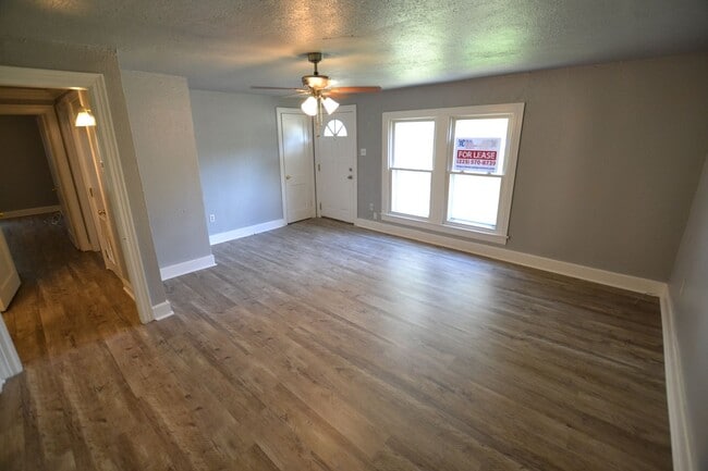 Building Photo - Updated, 3 bedroom, 2 bath home on treed l...