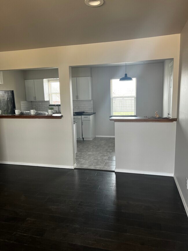 Building Photo - 43 Shirley Ln