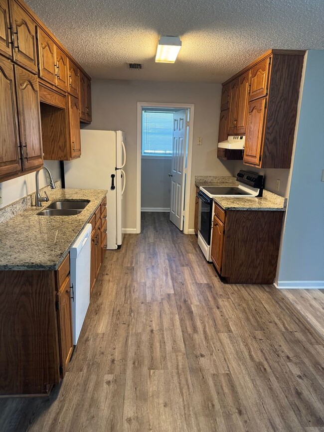 Building Photo - Fully Remodeled 3 Bed / 2 Bath Home in Sea...