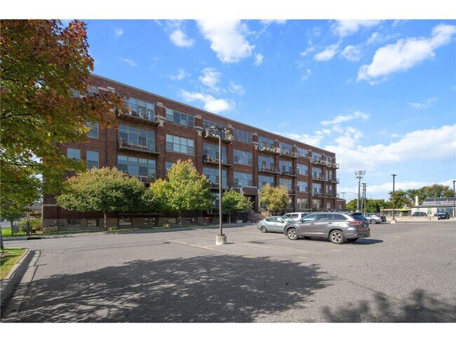 Building Photo - 1901 E Hennepin Ave