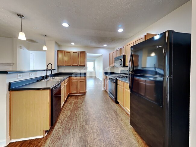 Building Photo - 307 Meadows Ln