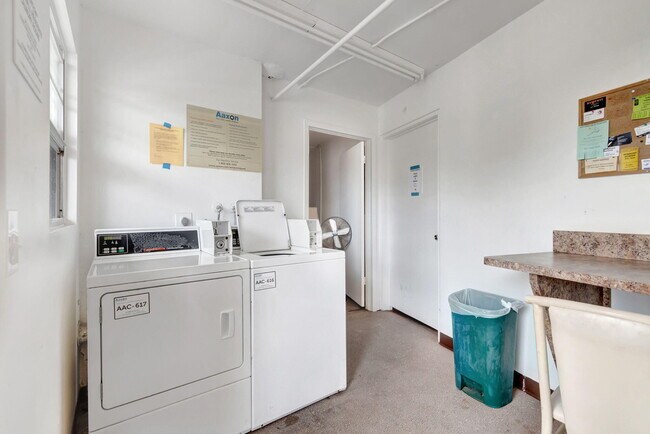 Building Photo - 3031 Cornwall B