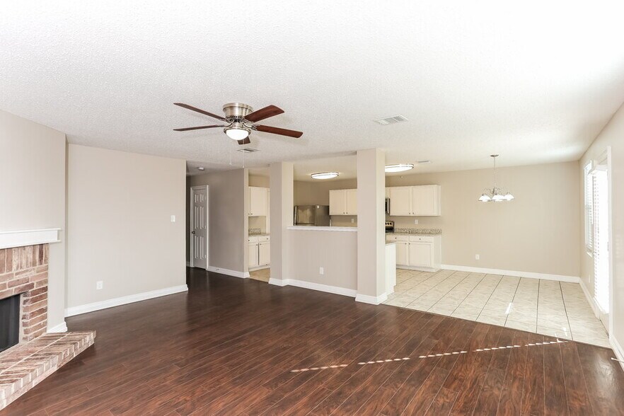 Building Photo - 621 Almandora Dr