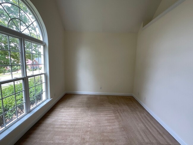 Building Photo - ****Rent Special***** 50% off the first rent charge payment. Ask for details!