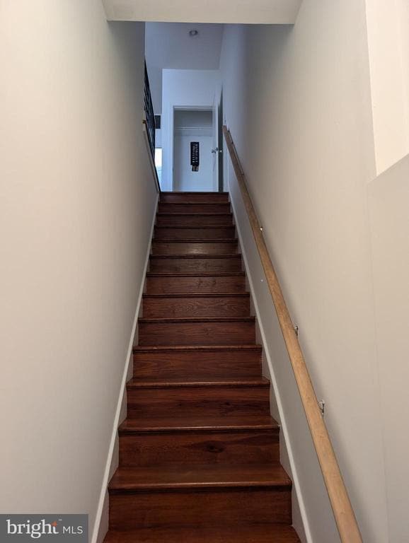 Building Photo - 1222 S Harmony St