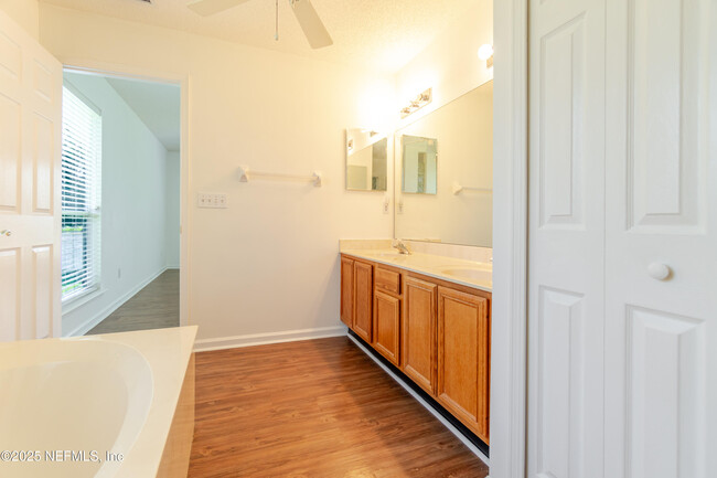 Building Photo - 1623 Sandy Springs Dr
