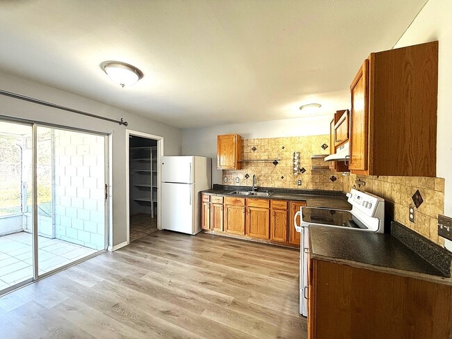 Building Photo - 5401 Pinetrail Way