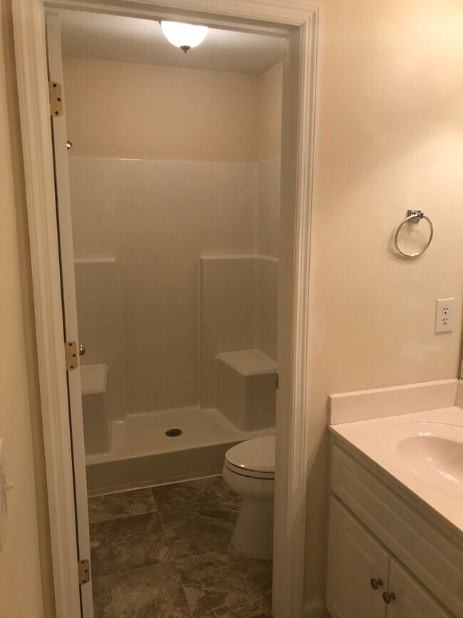 Building Photo - 3 Bedroom 2 Bath Townhome off Stevens Cree...