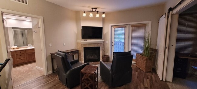 Building Photo - Monterra Delight on Main floor fully furni...