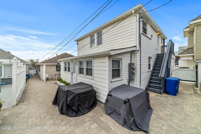 Building Photo - 171A Beachfront-
