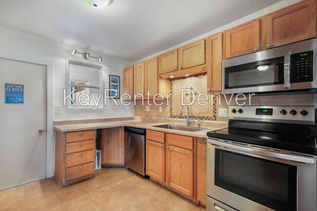 Building Photo - 11860 W Independence Ave