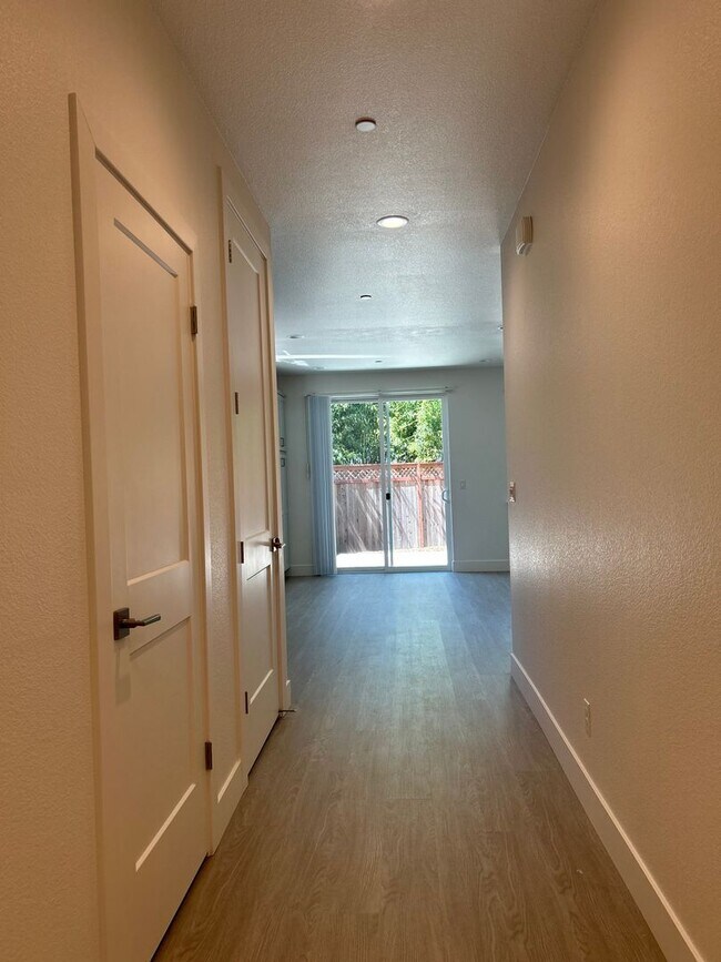 Building Photo - Coming soon! Lower unit  2 bed 1 bath townhome with attached garage