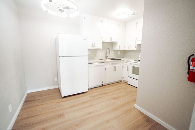 Building Photo - 1440 Myrtle Avenue