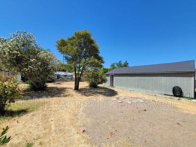 Building Photo - 2212 Paul Ave