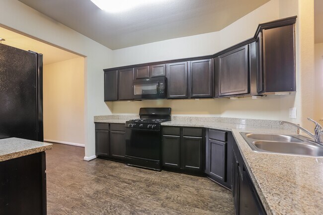 Building Photo - 23703 Maple View Dr