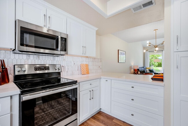 Building Photo - 1713 Grand Bahama Dr W