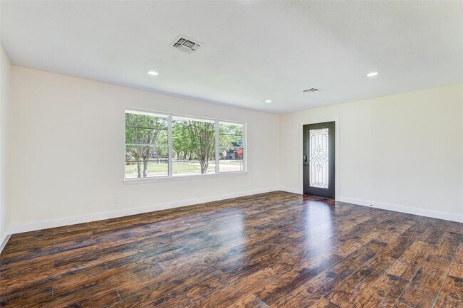 Building Photo - 3403 Linkwood Dr