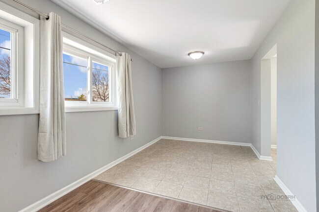 Building Photo - 240 N Archer Ave