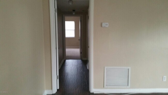 Building Photo - 522 Pine St