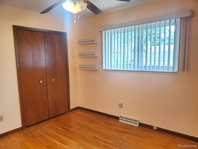 Building Photo - 37515 Agar Dr