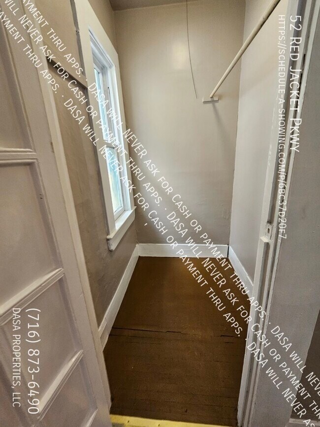 Building Photo - 52 Red Jacket - 4 Bed / 1 Bath