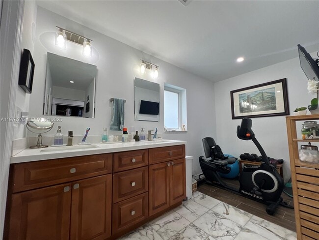 Building Photo - 4934 NW 94th Doral Pl