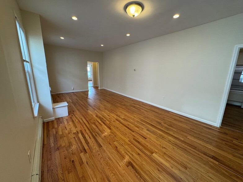 Building Photo - 37 Gautier Ave