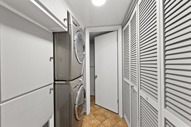 Building Photo - 260 Rodenburg Rd