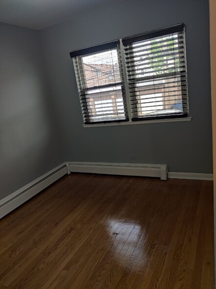 Building Photo - 4249 N Kedvale Ave