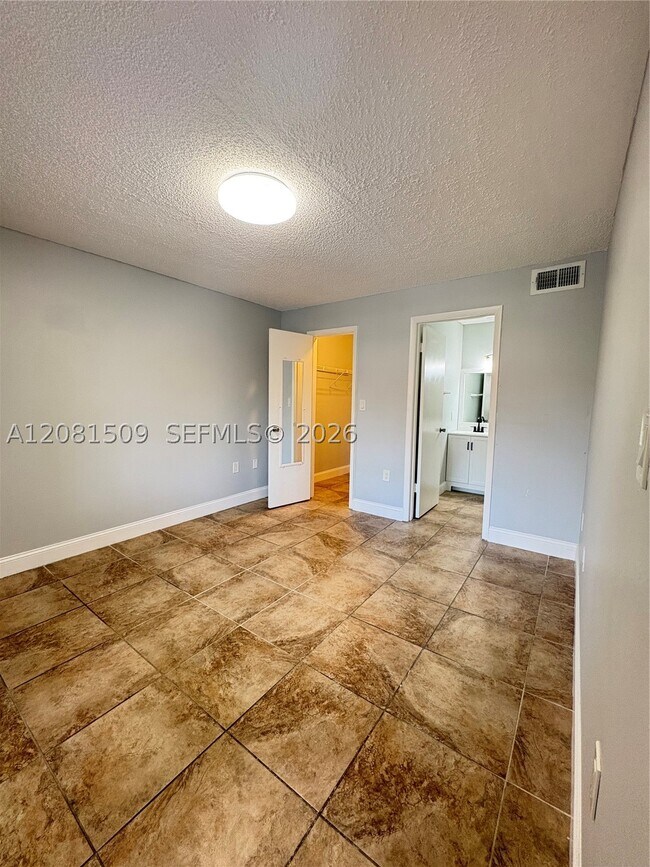 Building Photo - 10501 SW 155th Ct