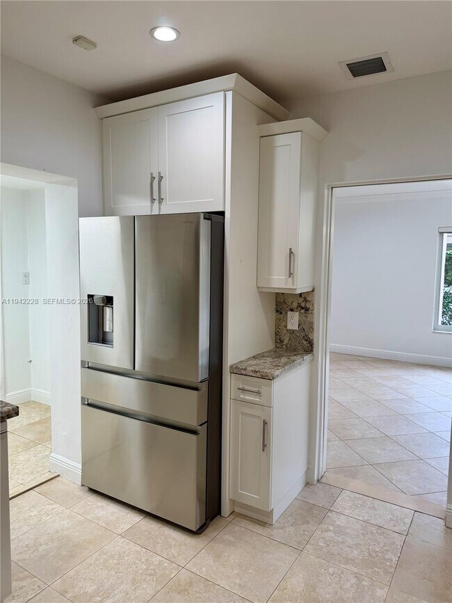 Building Photo - 814 Capri St