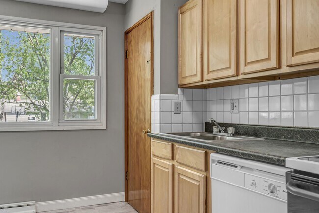 Building Photo - 765 Babler Dr