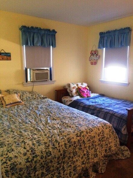 Building Photo - 17 E 12th St