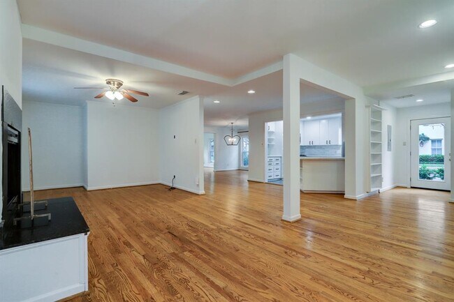 Building Photo - 6601 Brompton Rd