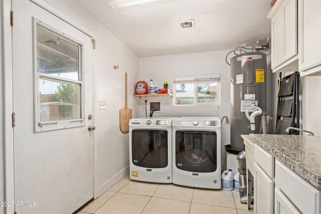 Building Photo - 3232 E Cypress St