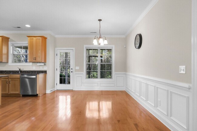 Building Photo - ~ COMPASS POINTE ~