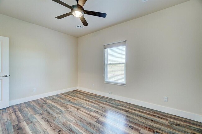 Building Photo - 4351 Whitetail Blvd