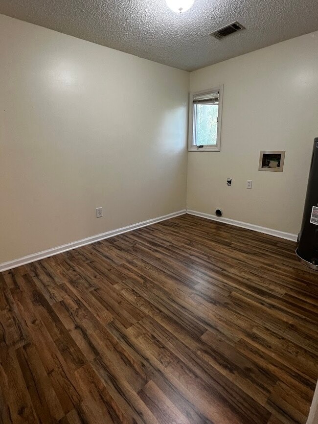 Building Photo - 215 S Skinner Ave