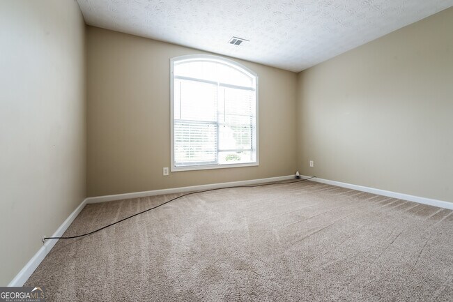 Building Photo - 10576 Day Lily Dr